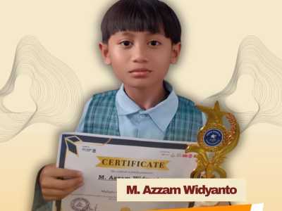 M. Azzam Widyanto Raih 3rd Winner Fun English Competition East Java Chapter 2025